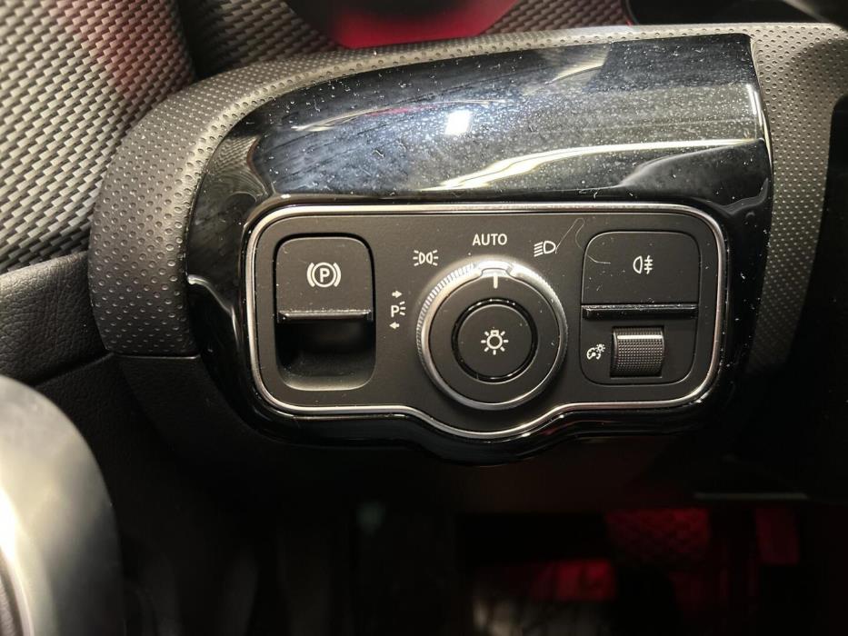 MERCEDES-BENZ CLA 2023