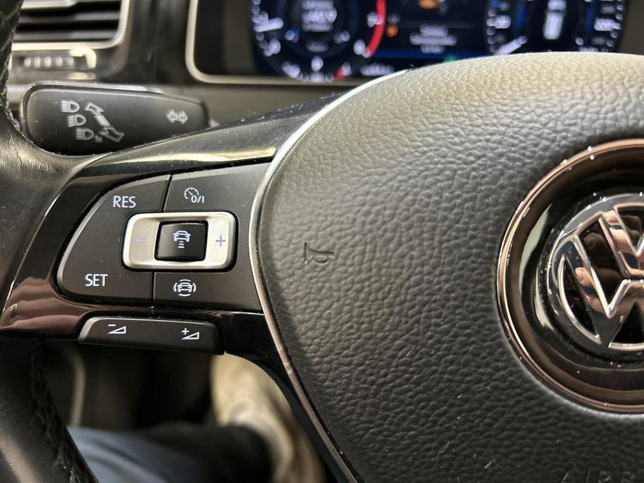 VOLKSWAGEN Golf 2020