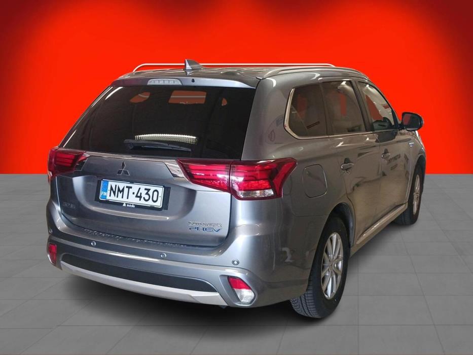 MITSUBISHI Outlander PHEV 2016