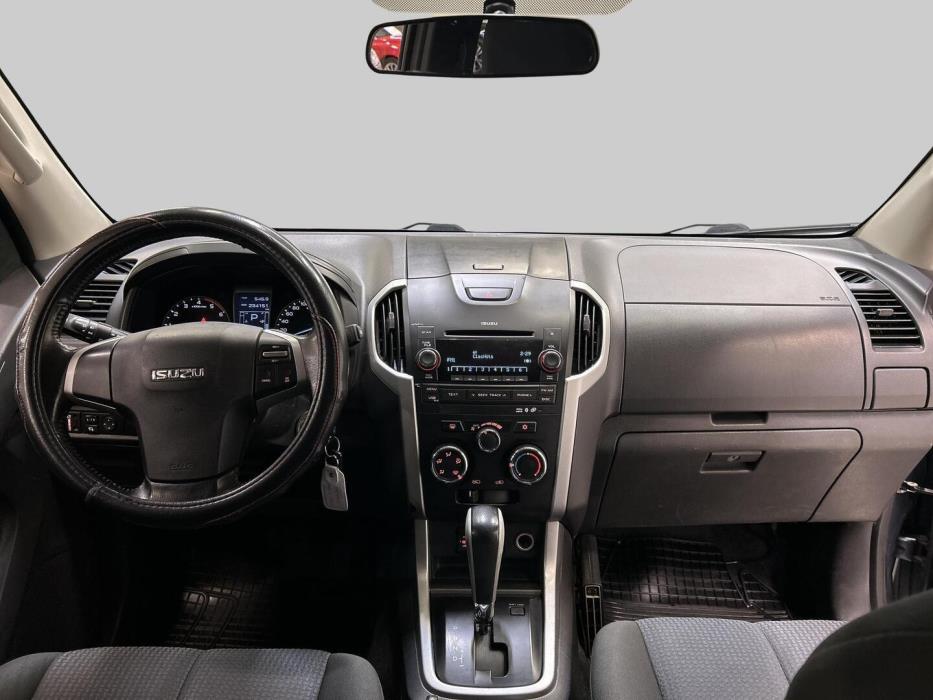 ISUZU D-Max 2013
