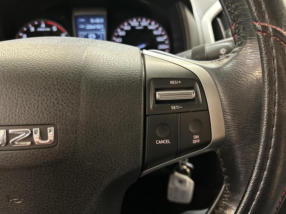 ISUZU D-Max 2013