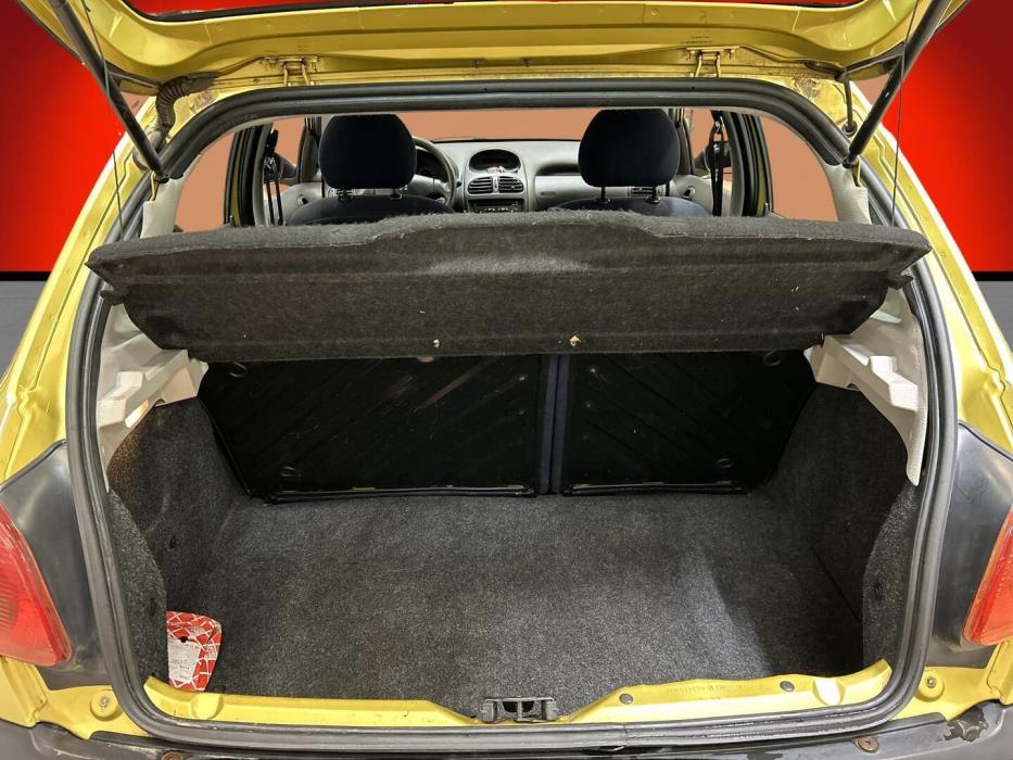 PEUGEOT 206 2004