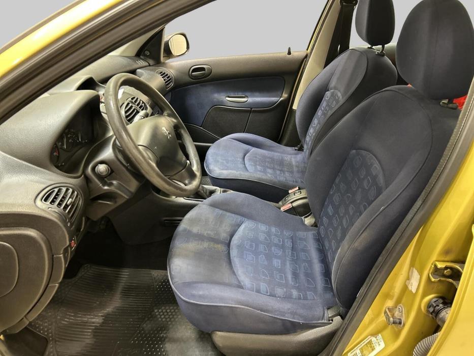 PEUGEOT 206 2004