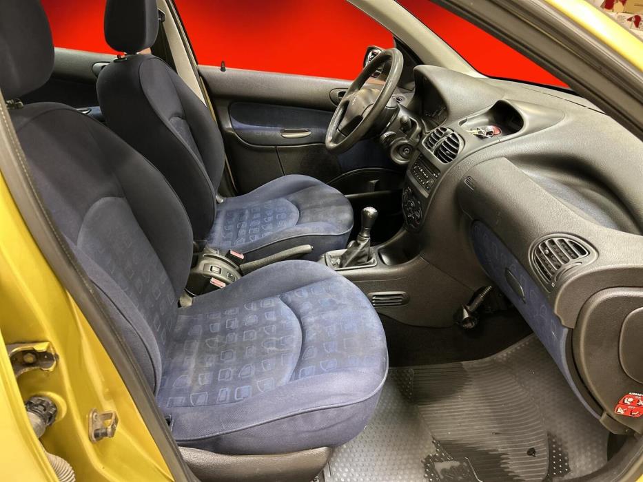 PEUGEOT 206 2004