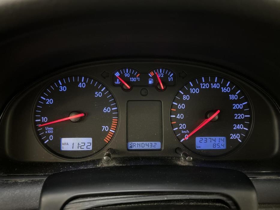 VOLKSWAGEN Passat 1998