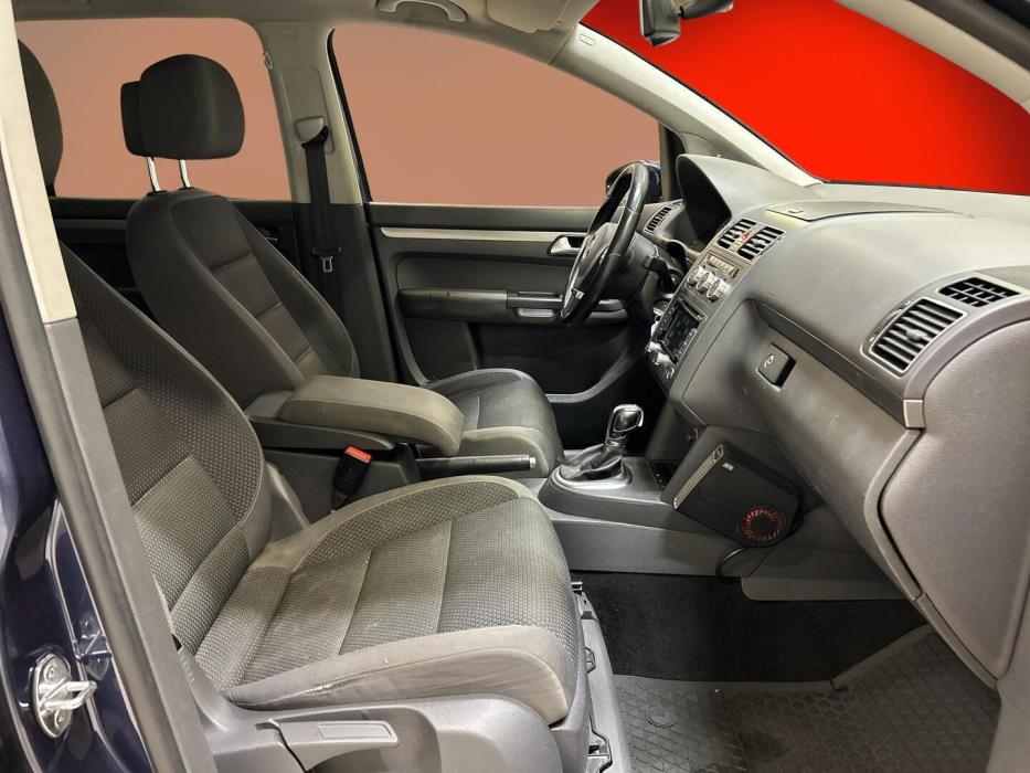 VOLKSWAGEN Touran 2014