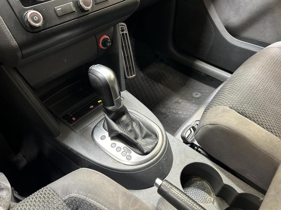 VOLKSWAGEN Touran 2014