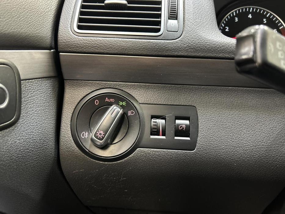 VOLKSWAGEN Touran 2014
