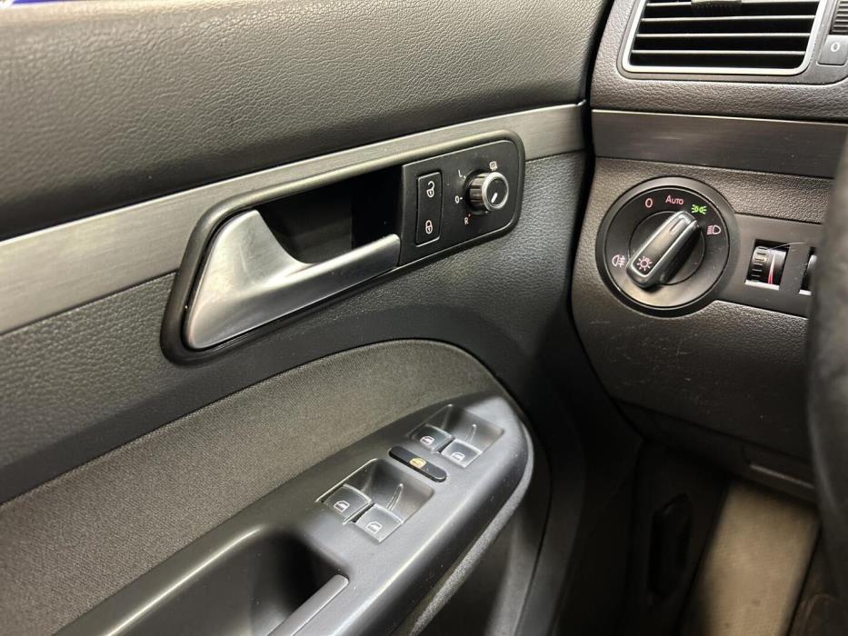 VOLKSWAGEN Touran 2014