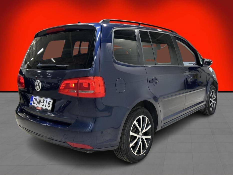 VOLKSWAGEN Touran 2014