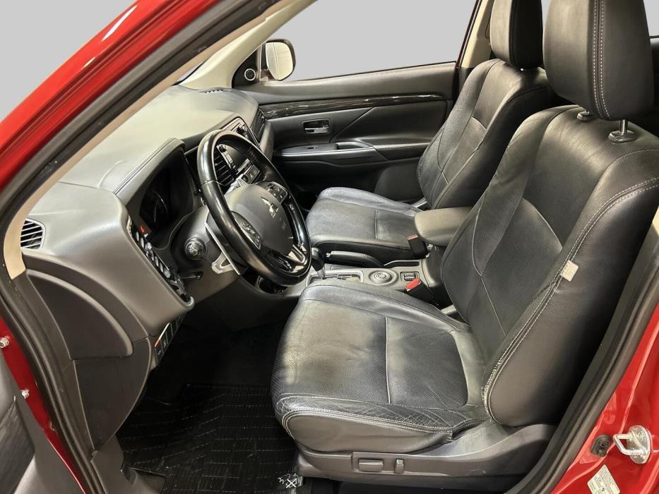 MITSUBISHI Outlander 2016