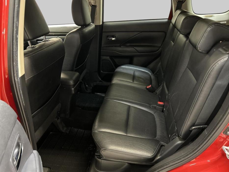 MITSUBISHI Outlander 2016