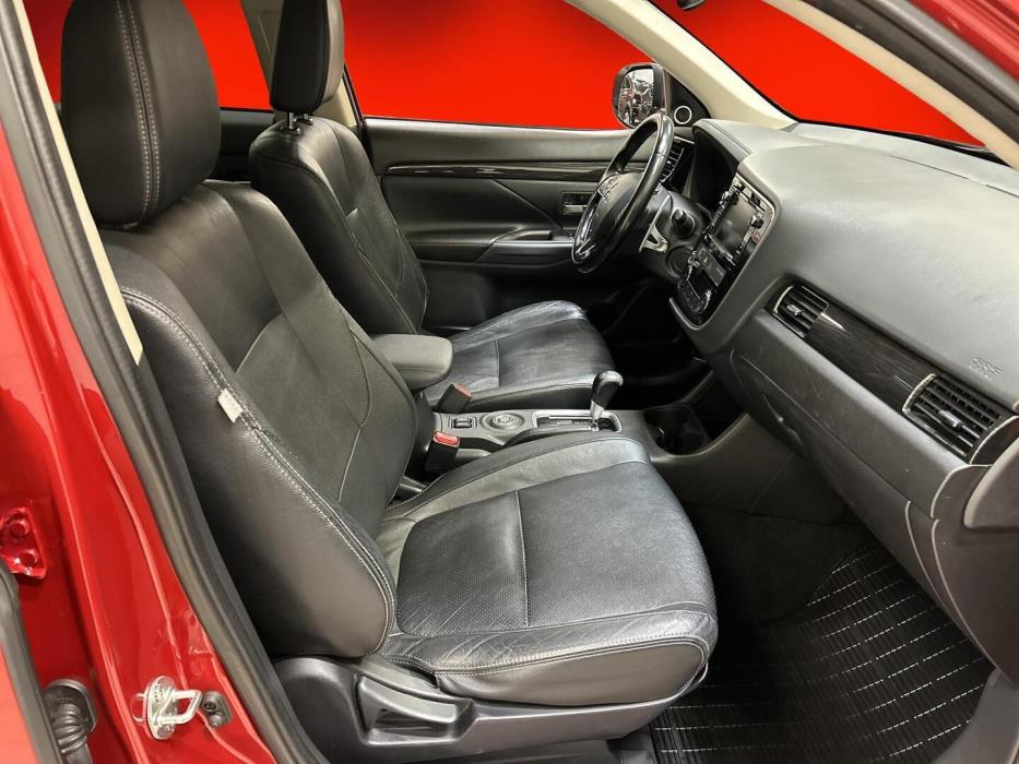 MITSUBISHI Outlander 2016