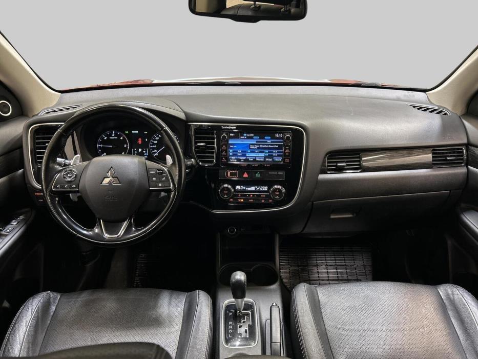 MITSUBISHI Outlander 2016