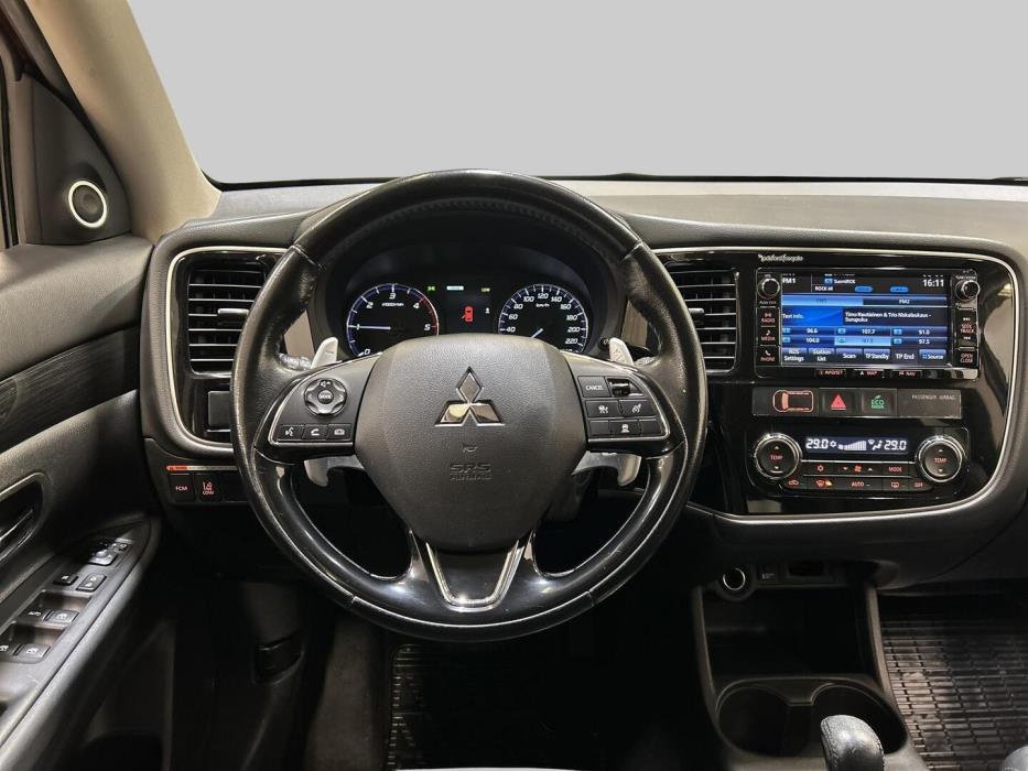 MITSUBISHI Outlander 2016