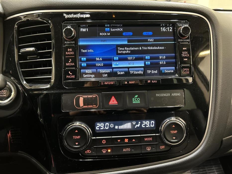 MITSUBISHI Outlander 2016