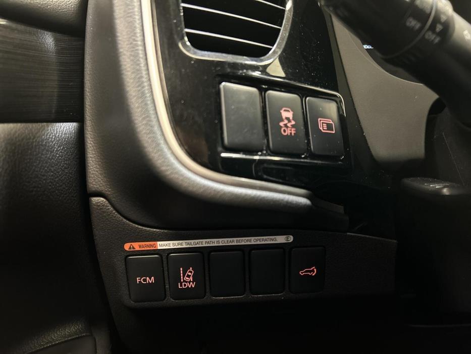 MITSUBISHI Outlander 2016