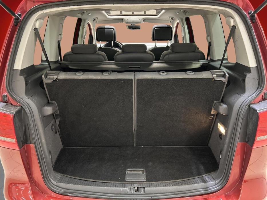 VOLKSWAGEN Touran 2013