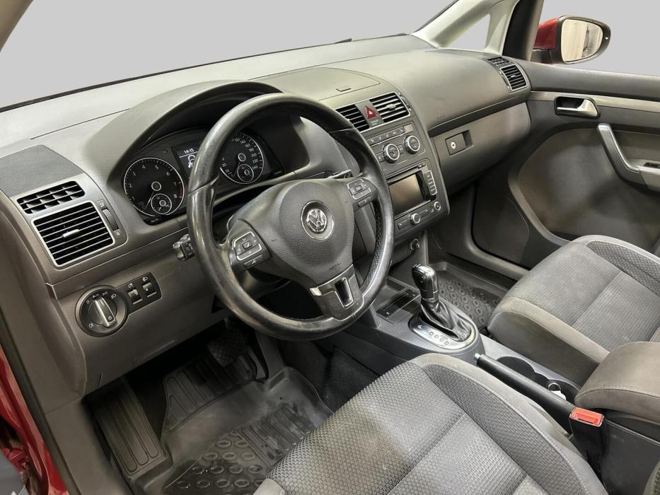 VOLKSWAGEN Touran 2013