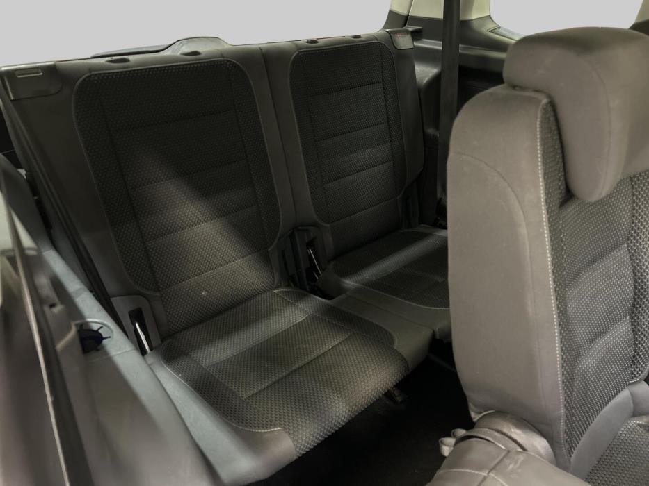 VOLKSWAGEN Touran 2013