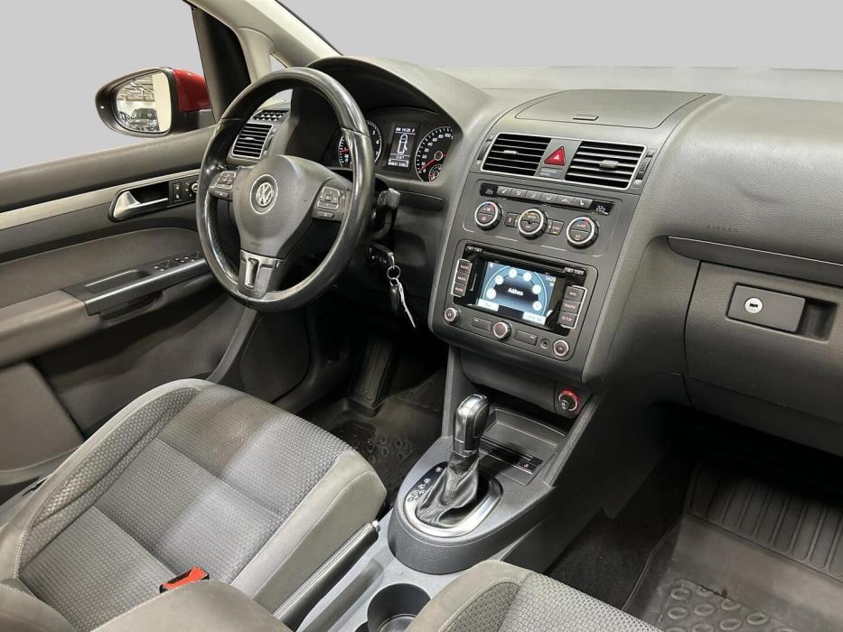 VOLKSWAGEN Touran 2013