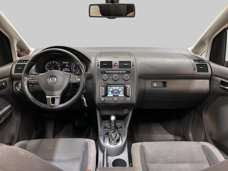 VOLKSWAGEN Touran 2013