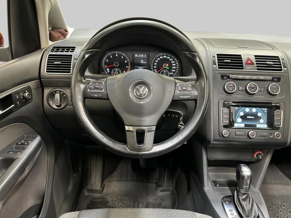 VOLKSWAGEN Touran 2013