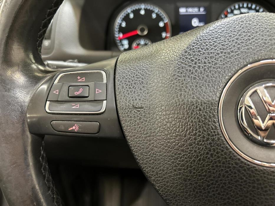 VOLKSWAGEN Touran 2013