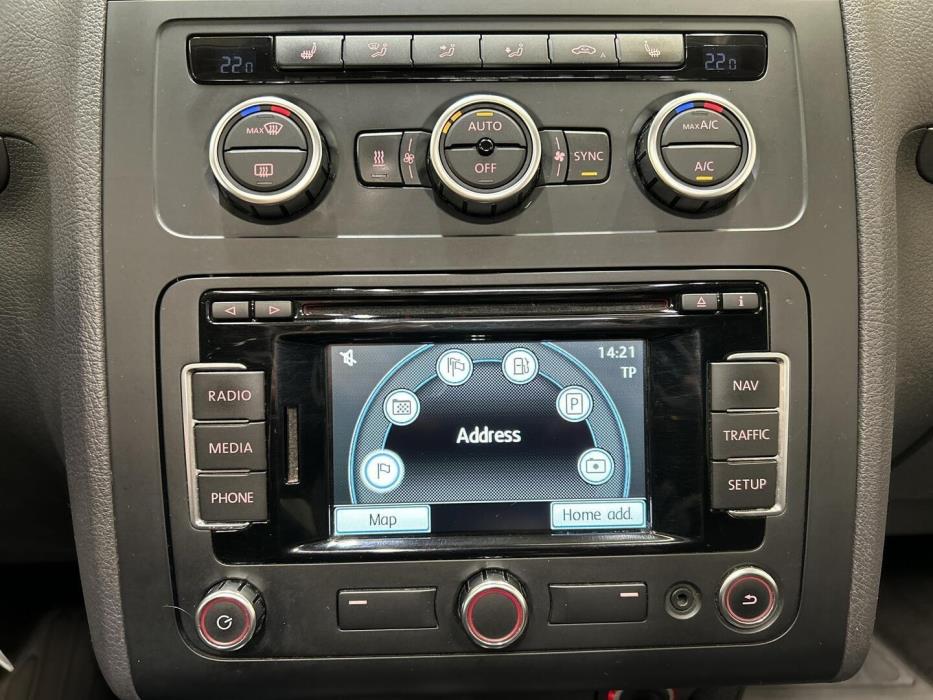VOLKSWAGEN Touran 2013