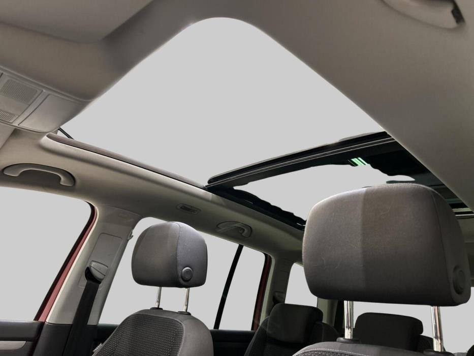 VOLKSWAGEN Touran 2013