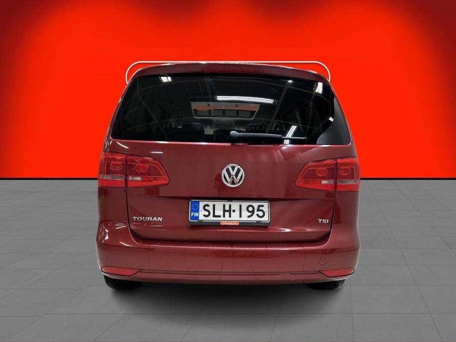 VOLKSWAGEN Touran 2013