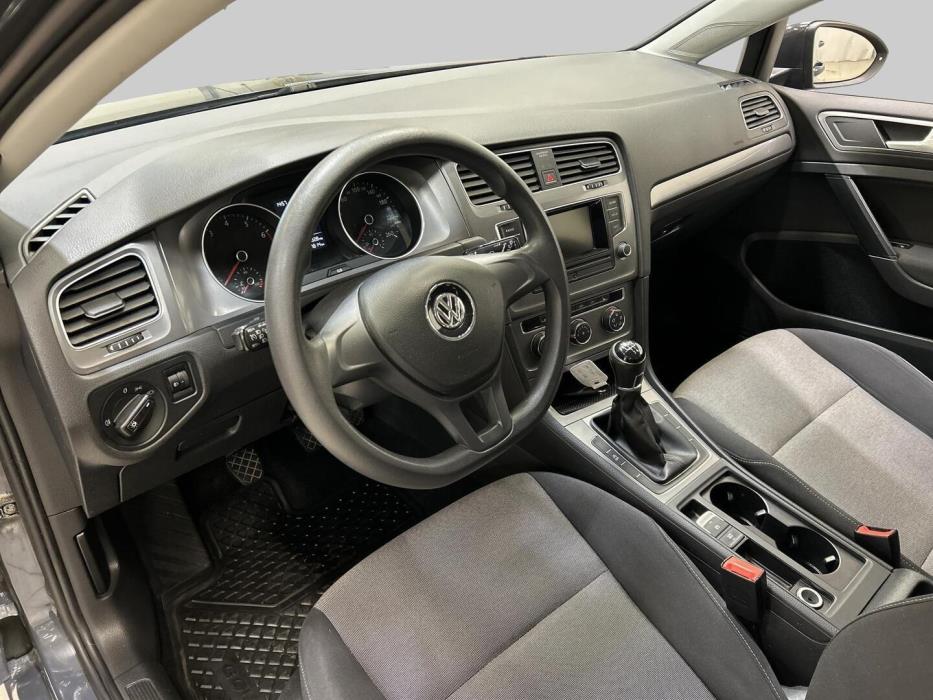 VOLKSWAGEN Golf 2016