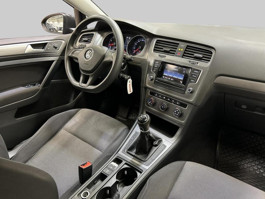 VOLKSWAGEN Golf 2016