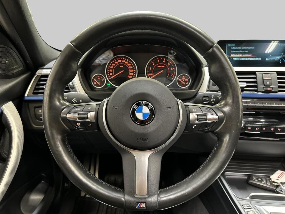 BMW 330 2017