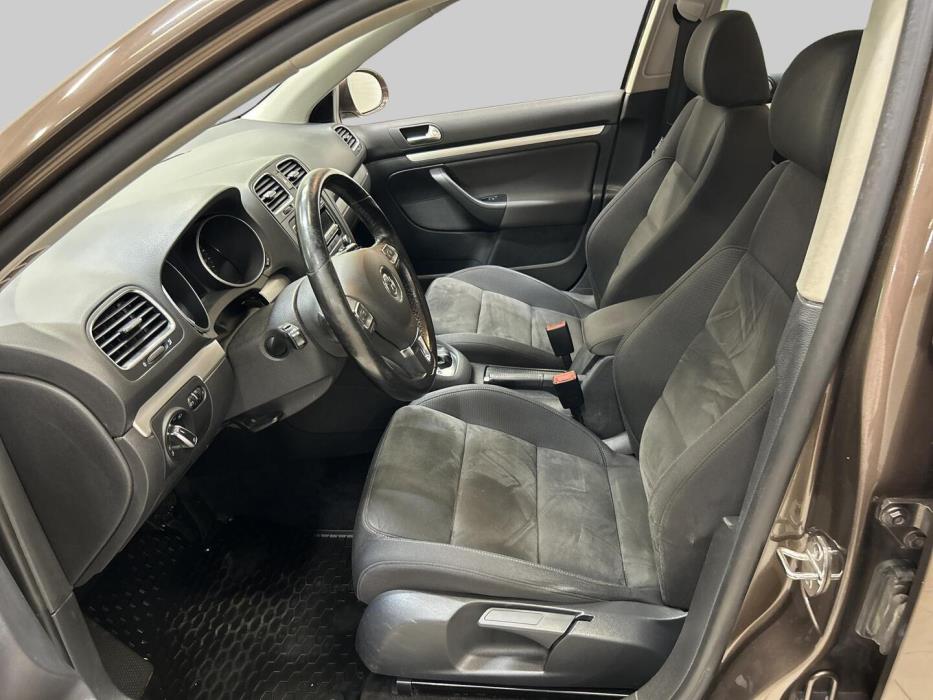 VOLKSWAGEN Golf 2012