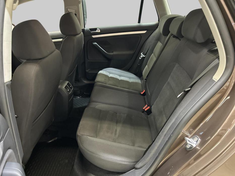 VOLKSWAGEN Golf 2012