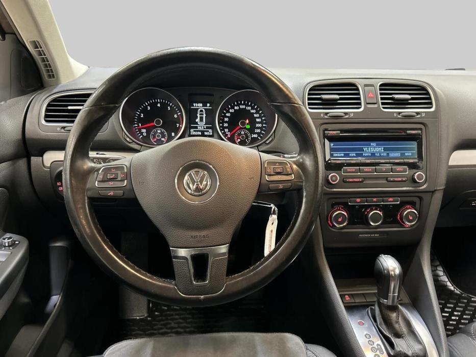VOLKSWAGEN Golf 2012