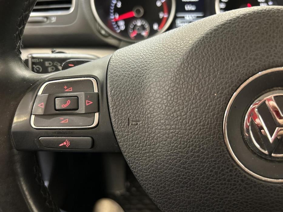 VOLKSWAGEN Golf 2012
