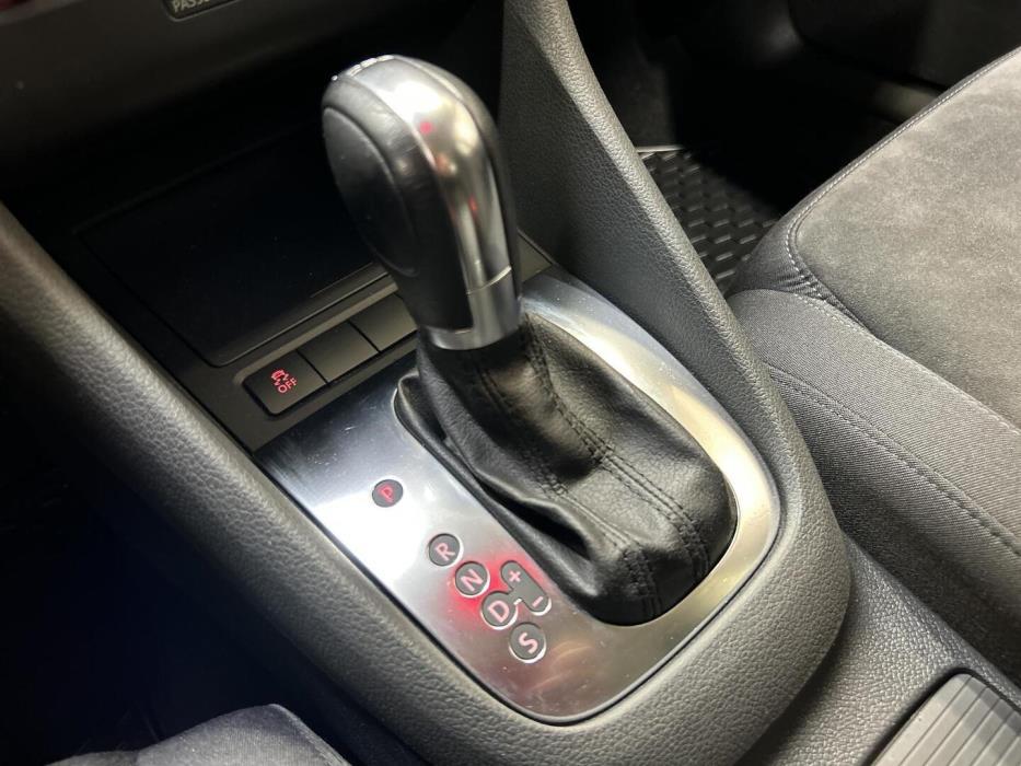 VOLKSWAGEN Golf 2012
