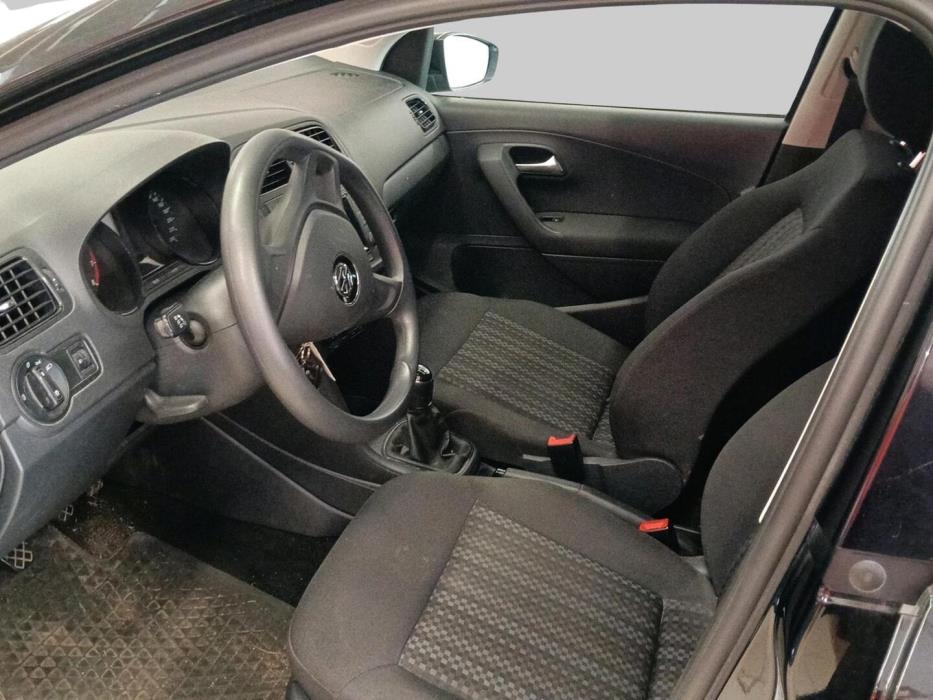 VOLKSWAGEN Polo 2016