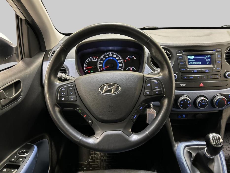 HYUNDAI i10 2015