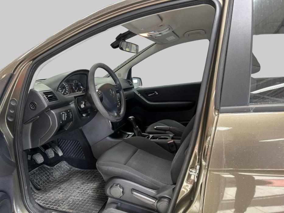MERCEDES-BENZ A 2010