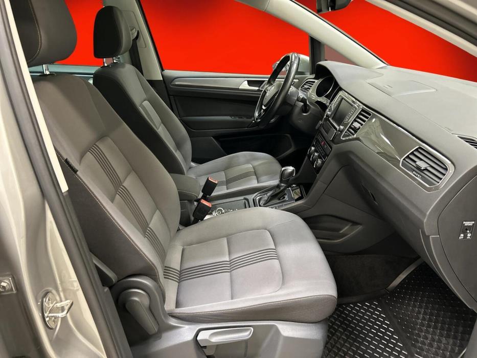 VOLKSWAGEN Golf Sportsvan 2016