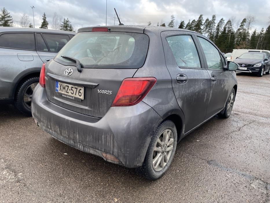 TOYOTA Yaris 2016