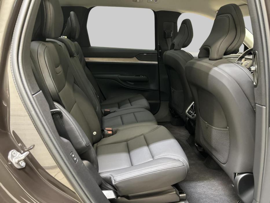 VOLVO EX90 2025