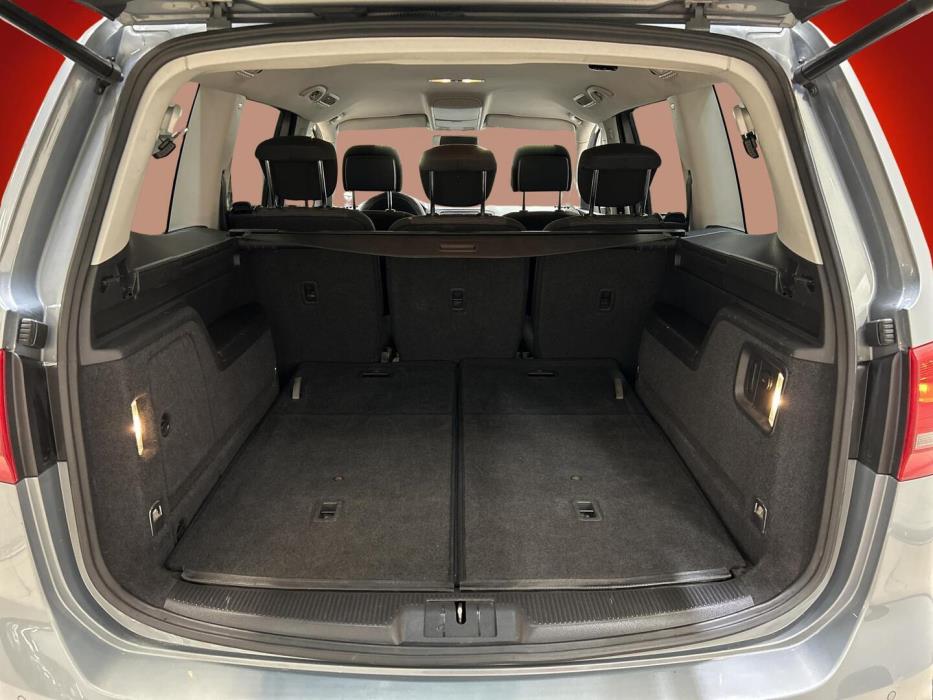 VOLKSWAGEN Sharan 2012
