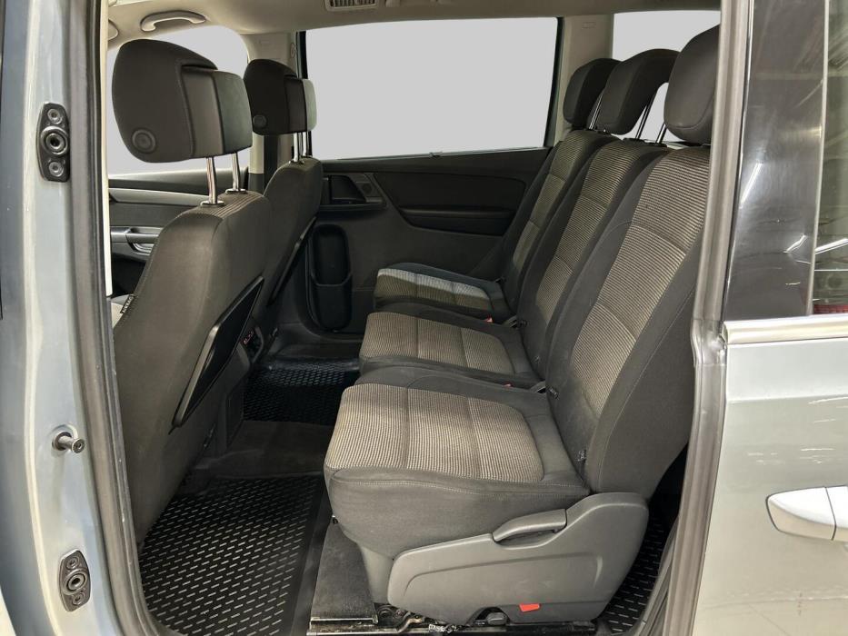 VOLKSWAGEN Sharan 2012