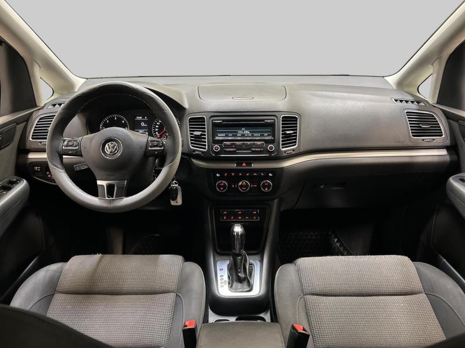 VOLKSWAGEN Sharan 2012