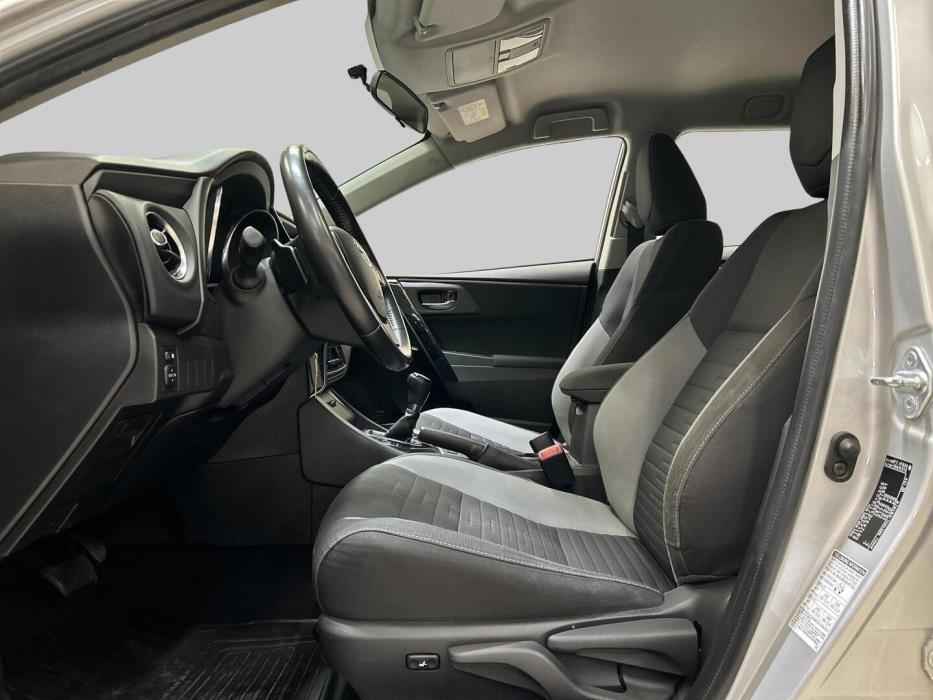 TOYOTA Auris 2015
