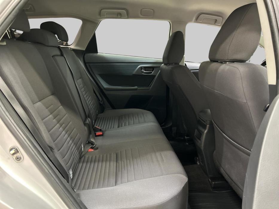 TOYOTA Auris 2015